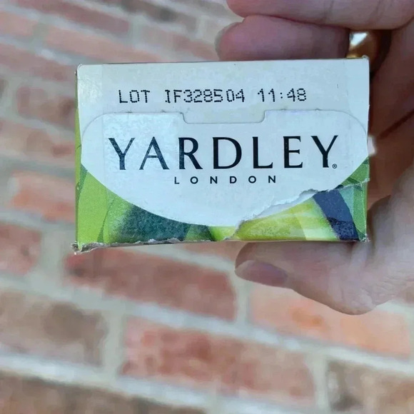 Yardley London Aloe and Avocado Bar Soap 1 Bar NWT - Picture 4 of 5